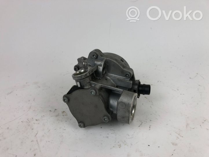 BMW X4 F26 Vacuum pump 8618897