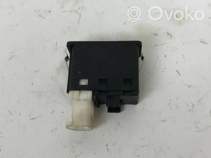 BMW X3 F25 Connettore plug in USB 9266607