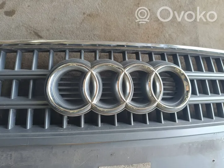 Audi Q7 4L Etupuskurin ylempi jäähdytinsäleikkö 4L0853651