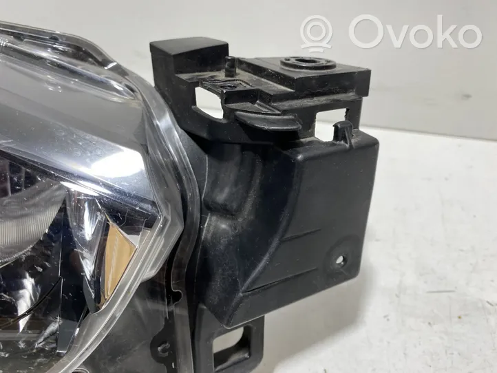 Mazda 2 Lampa przednia DB5J51030