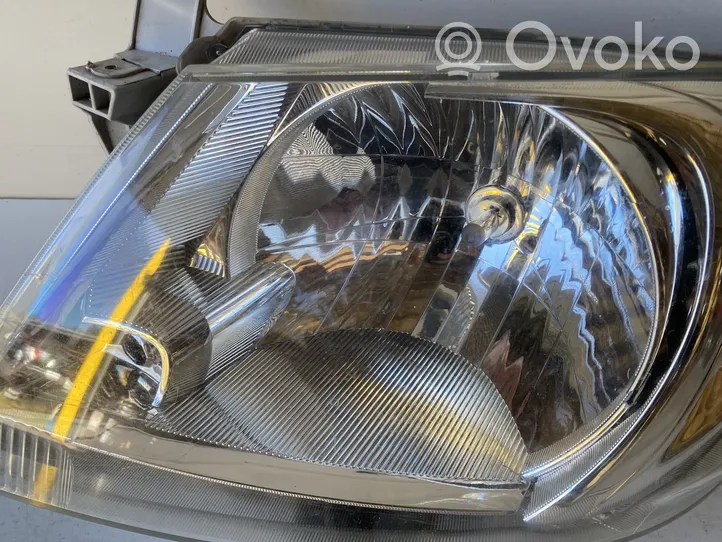 Toyota Hilux (AN10, AN20, AN30) Lampa przednia 10016517