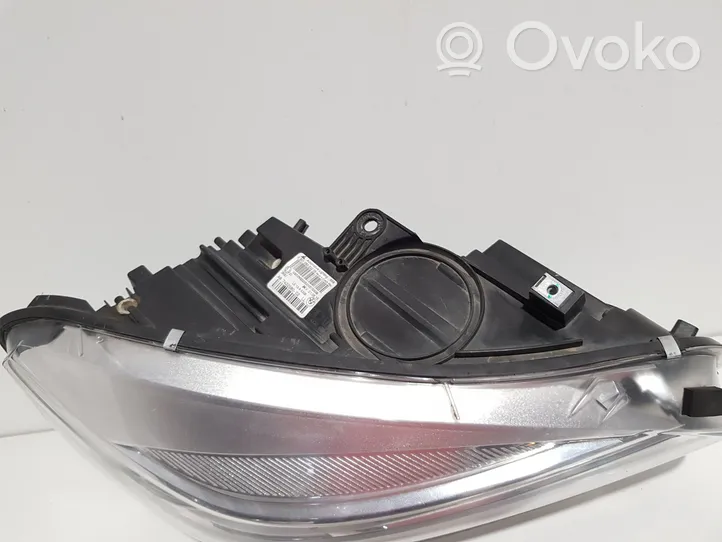 BMW 2 F46 Lampa przednia 742258002