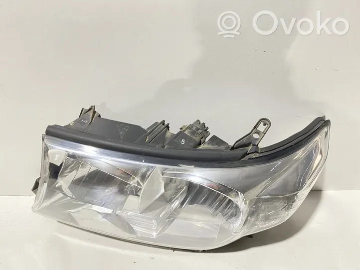 Toyota Land Cruiser (J200) Lampa przednia 