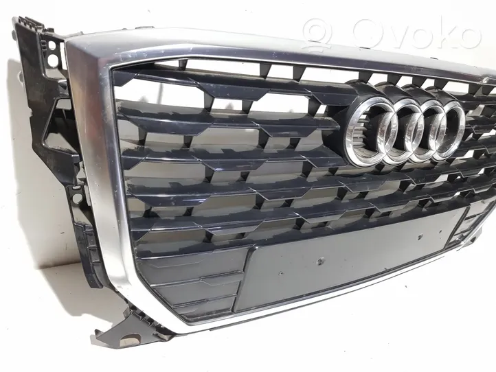 Audi Q2 - Maskownica / Grill / Atrapa górna chłodnicy 81A853651