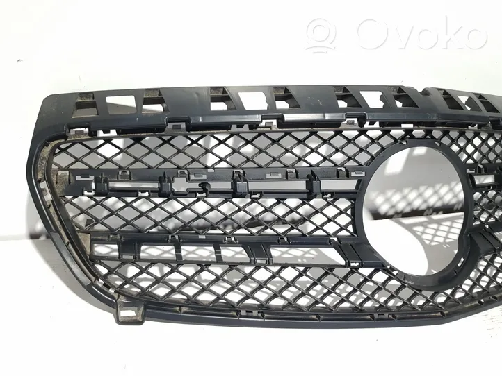 Mercedes-Benz A W176 Grille calandre supérieure de pare-chocs avant A1768880260