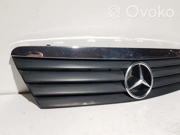 Mercedes-Benz A W168 Grille calandre supérieure de pare-chocs avant 1688801483