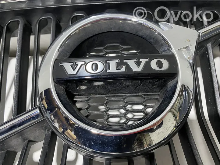 Volvo XC40 Rejilla superior del radiador del parachoques delantero 31656581