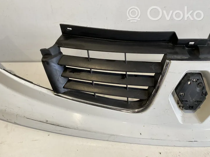 Renault Trafic II (X83) Grille calandre supérieure de pare-chocs avant 623100251R