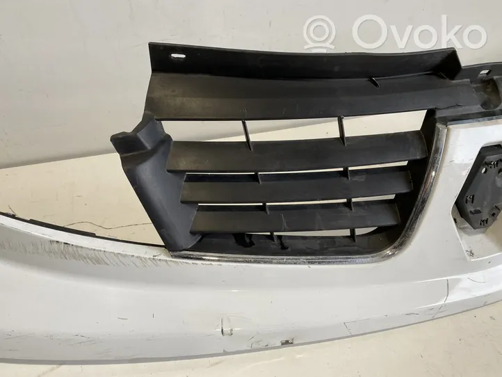 Renault Trafic II (X83) Grille calandre supérieure de pare-chocs avant 623100251R