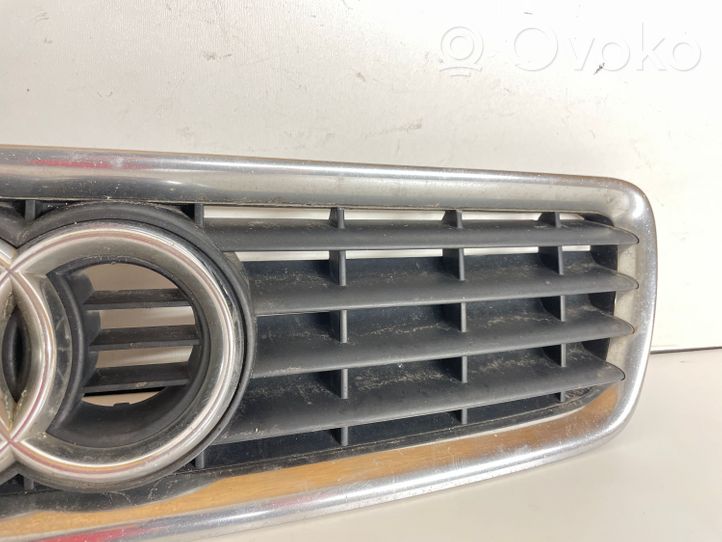 Audi A4 S4 B5 8D Atrapa chłodnicy / Grill 