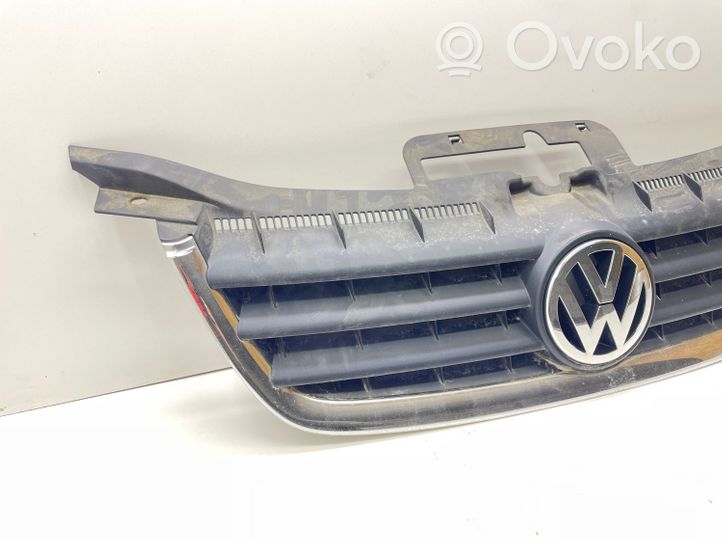 Volkswagen Touran I Rejilla superior del radiador del parachoques delantero 