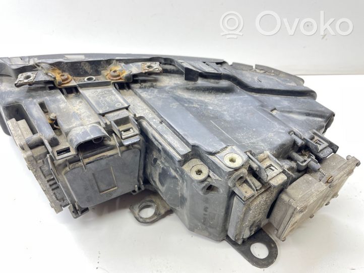 Audi A8 S8 D3 4E Lampa przednia 15815400