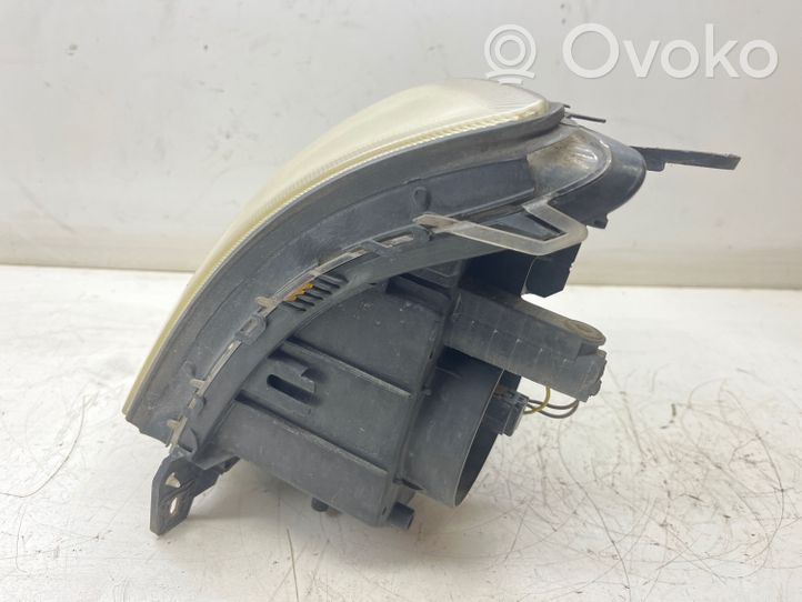 Opel Signum Lampa przednia 15588700