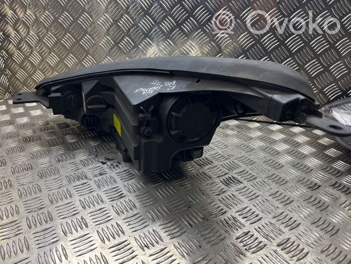 KIA Sportage Lampa przednia 92102