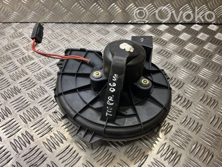 Opel Tigra B Heater fan/blower 006453T