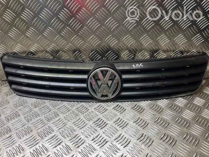 Volkswagen PASSAT B5 Etusäleikkö 3B0853653C