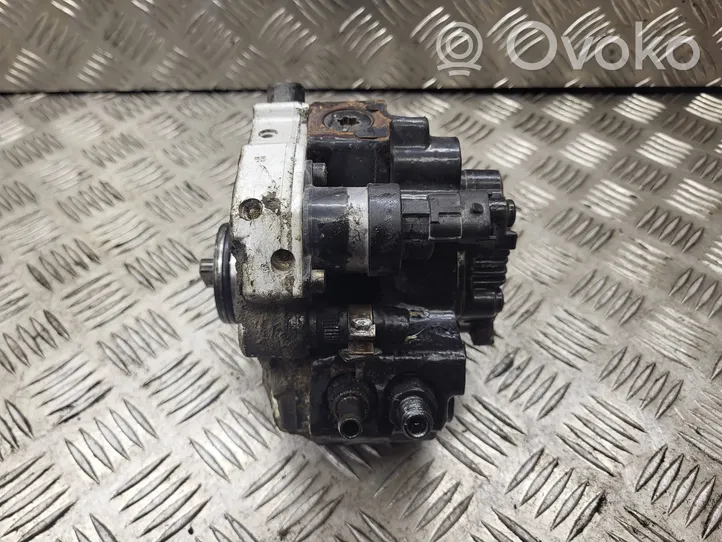 Volvo S60 Fuel injection high pressure pump 8689590