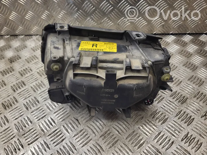 Audi A4 S4 B5 8D Lampa przednia 8D0941004E