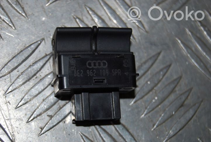 Audi A4 S4 B7 8E 8H Sensore d’allarme 8E2962109