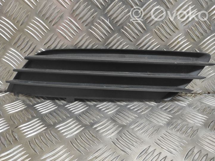 Opel Astra H Grille inférieure de pare-chocs avant 13117250