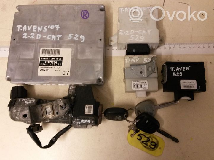 Toyota Avensis T250 Kit centralina motore ECU e serratura 8966105C71