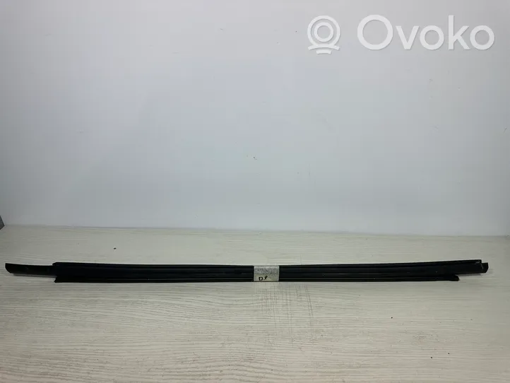 Opel Grandland X Rubber seal front door window/glass 9814857580