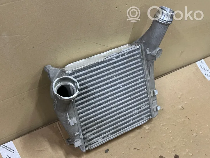 Porsche Cayenne (92A) Chłodnica powietrza doładowującego / Intercooler 7P5145804B