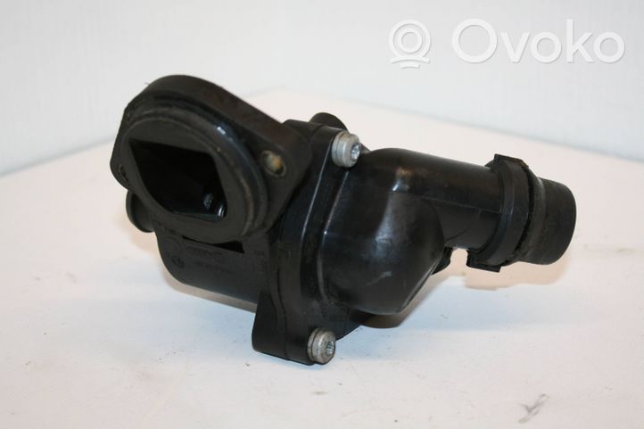 Audi A4 S4 B6 8E 8H Termostato/alloggiamento del termostato 06B121111K