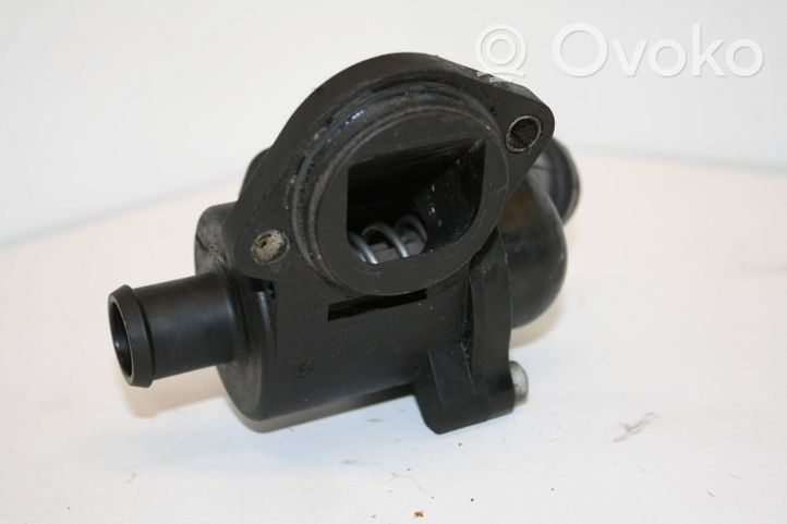 Audi A4 S4 B6 8E 8H Termostato/alloggiamento del termostato 06B121111K