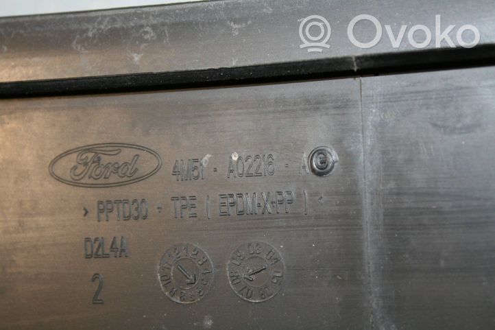 Ford Focus Rivestimento del tergicristallo 4M51A02216A
