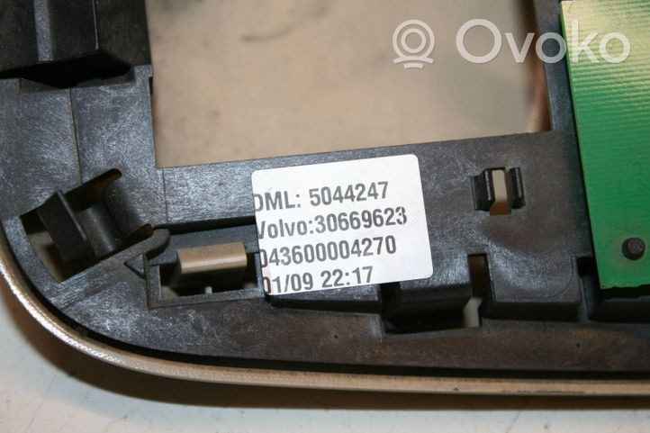 Volvo XC70 Światło fotela przedniego 30669623