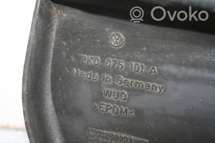 Volkswagen Caddy Задний брызговик 2K0075101A