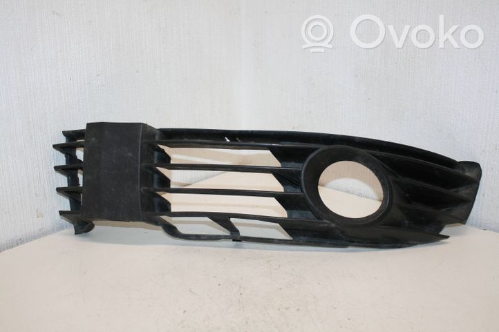 Volkswagen PASSAT B5.5 Mascherina/griglia fendinebbia anteriore VW11037G2