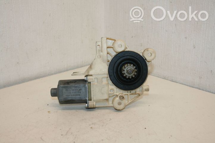 Ford Focus Etuoven ikkunan nostomoottori 4M5T14A389