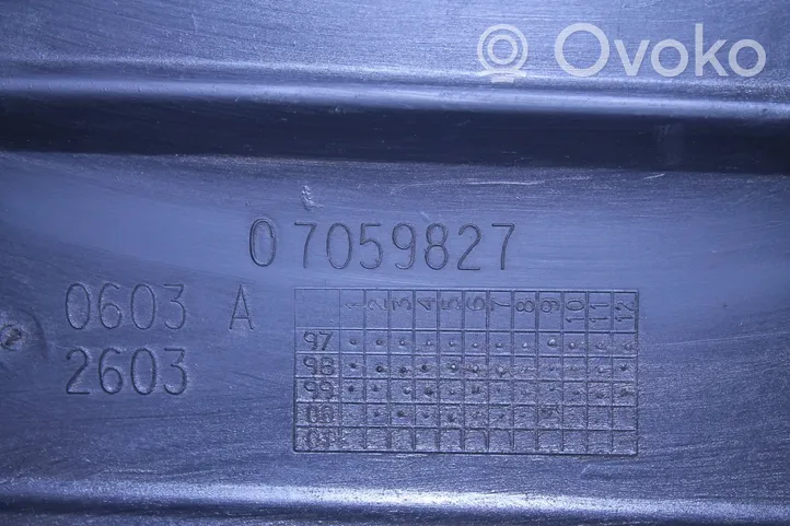 Opel Frontera B Coin de pare-chocs arrière 07059827