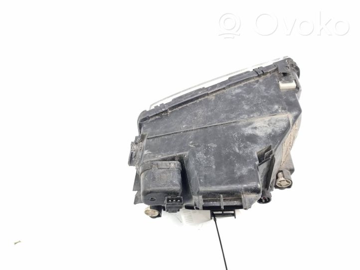 Audi A4 S4 B5 8D Lampa przednia 8D0941004A