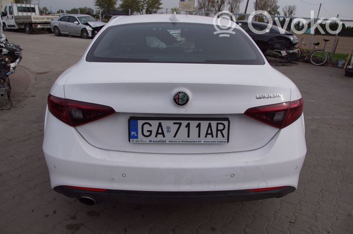 Alfa Romeo Giulia Zderzak tylny BIAŁY