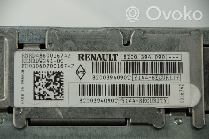 Renault Clio III Cadre, panneau d'unité radio / GPS 8200394090