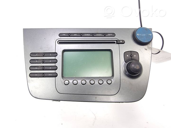 Seat Toledo III (5P) Radion/GPS-laitteen pääyksikön kehys 5P1035186B