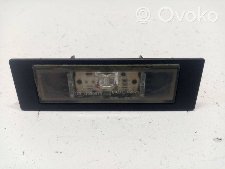 BMW 1 E81 E87 Lampa oświetlenia tylnej tablicy rejestracyjnej 63267193294