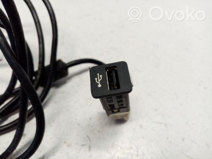 BMW 7 F01 F02 F03 F04 Connettore plug in USB 61319167196