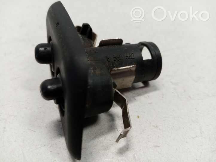 BMW 5 E39 Ugello a spruzzo lavavetri per faro 8360662