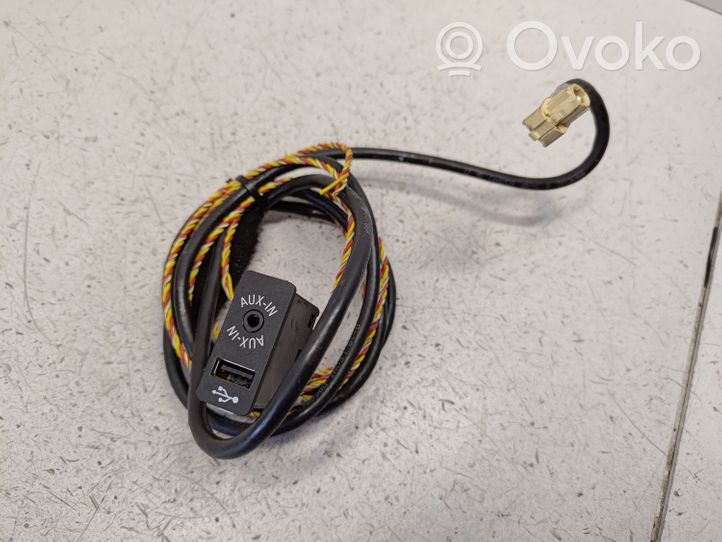 BMW X3 F25 Connettore plug in AUX 84109266607