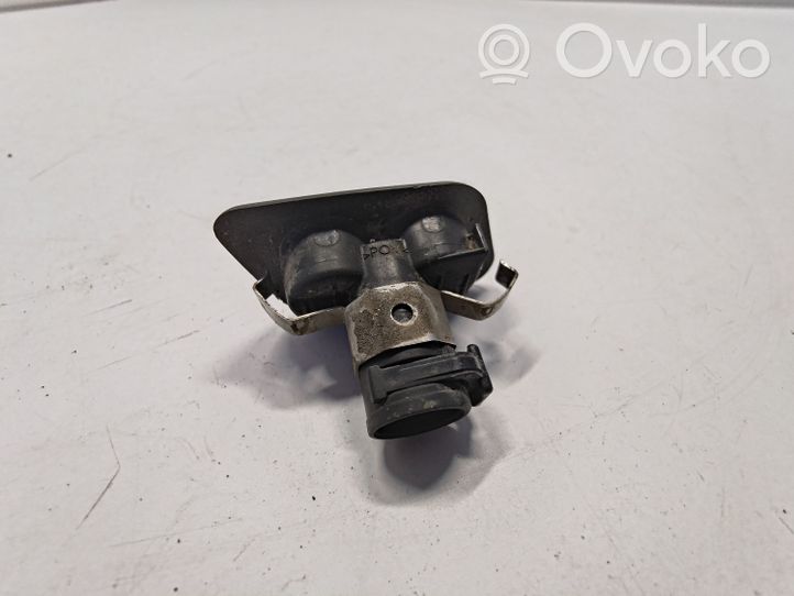 BMW 5 E39 Headlight washer spray nozzle 8360661