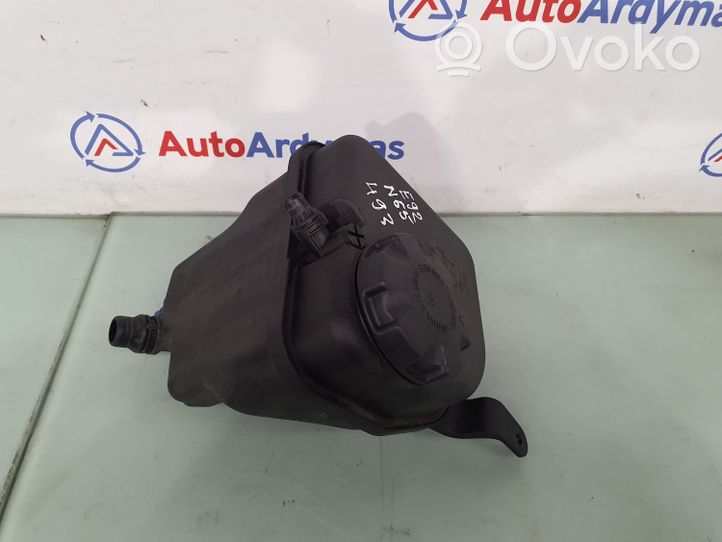 BMW 3 E92 E93 Coolant expansion tank/reservoir 17137640515