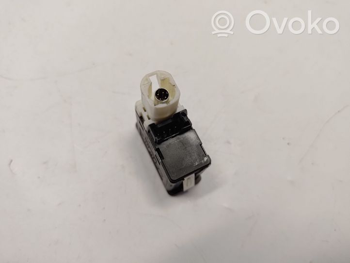 BMW 3 E92 E93 AUX in-socket connector 84109237653