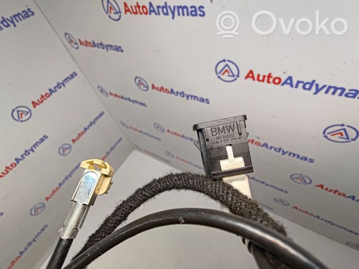 BMW 3 F30 F35 F31 USB-pistokeliitin 84109229294