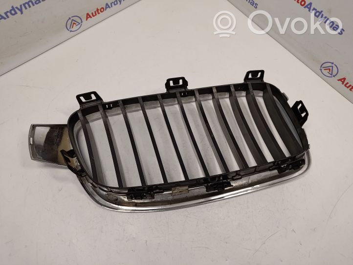 BMW 3 F30 F35 F31 Grille calandre supérieure de pare-chocs avant 51137263481