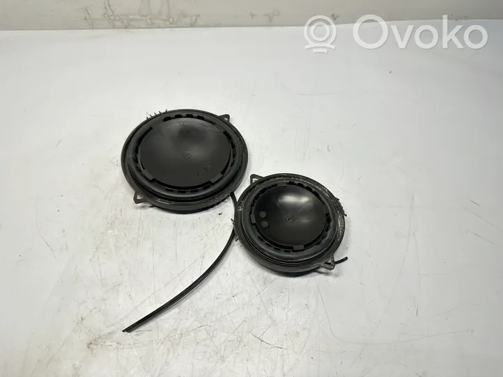 BMW 7 F01 F02 F03 F04 Osłona żarówki lampy przedniej 63117225300