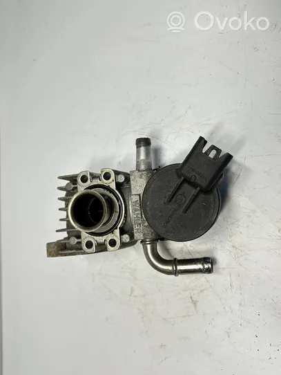 BMW 5 E60 E61 EGR-venttiili 7548415